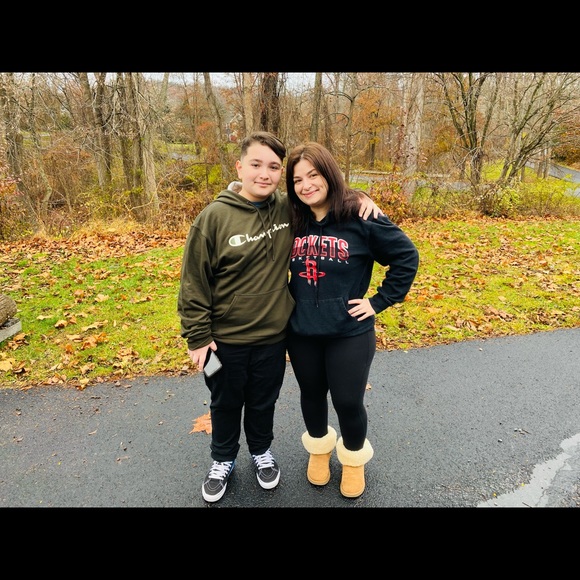 Meet your Posher, Nichole - Picture 3 of 4